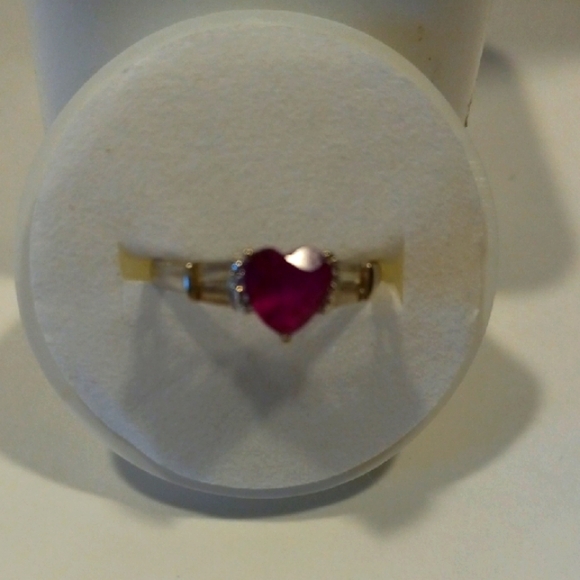 10 Kt Real Gold Ruby Ring - Picture 2 of 4